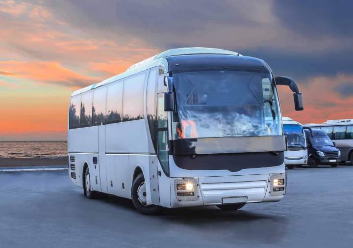 Solutions de transport de groupe pour les excursions